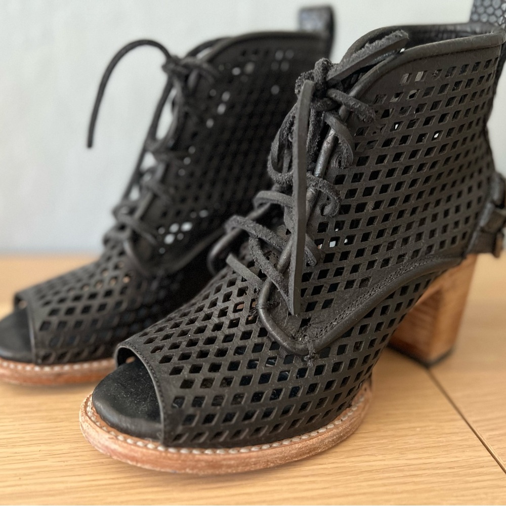Freebird Sandals